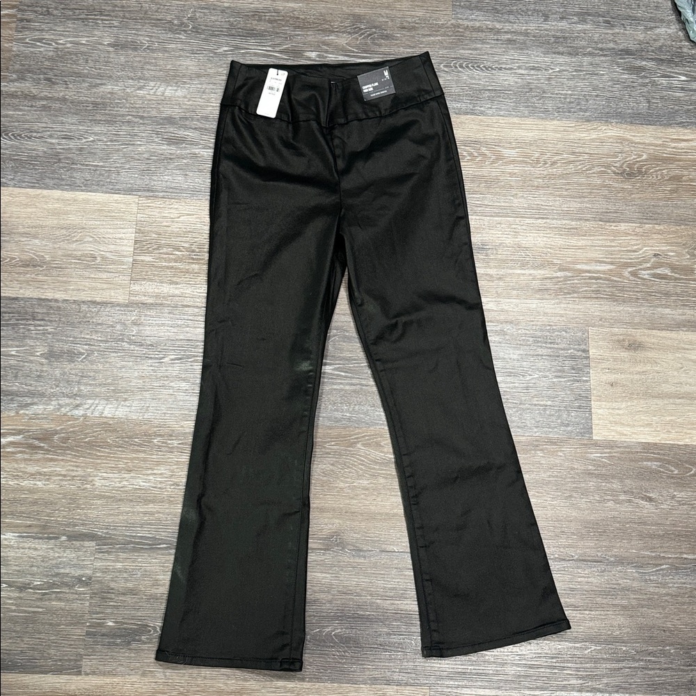 NWT Express Flexx Hyper Stretch Black Cropped  High Rise Flare